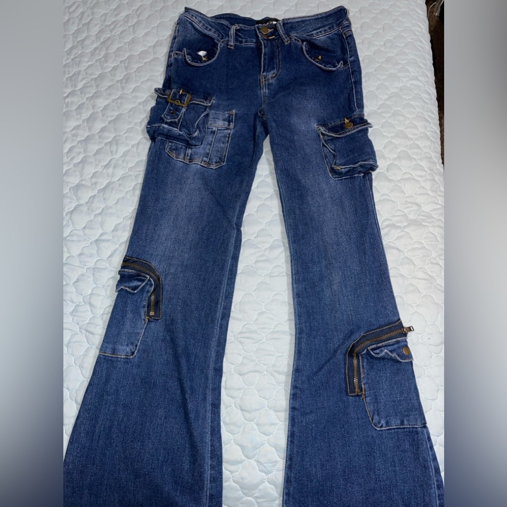 Fashion Nova  Cargo Stretch Flare Jeans - Dark Wash /size 5/ very stretchy